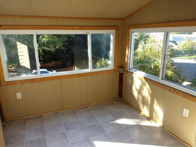 Building Photo - D035 - E Chesterfield 143