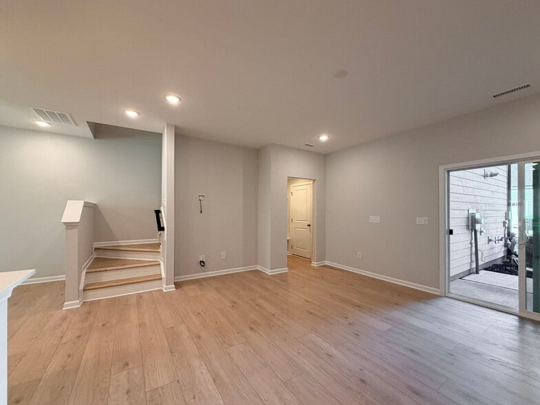 Building Photo - 2459 Englemann Dr