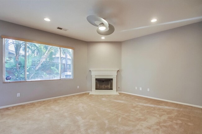 Building Photo - Beautiful 5 bedroom home in highly desired Carlsbad neighborhood