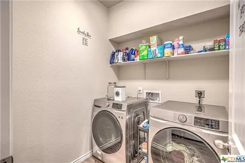 Building Photo - 6107 Lavaca Dr