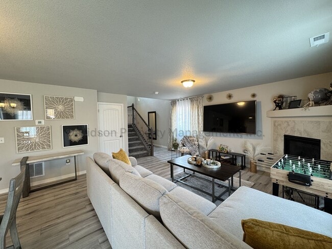Building Photo - Stunning 3 Bedroom House in Falcon