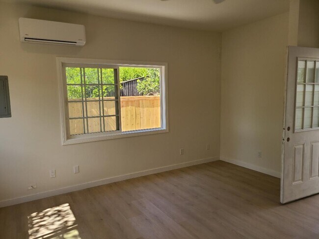 Building Photo - 1162 Hacienda Dr