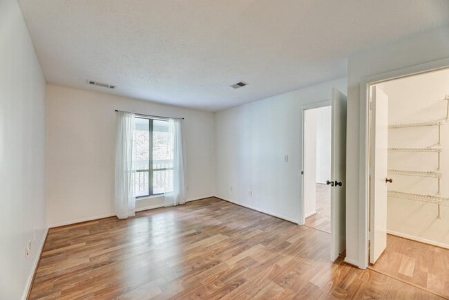 Building Photo - 529 Warm Springs Cir