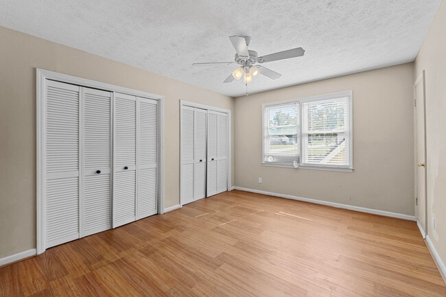 Building Photo - 1201 River Ridge Dr