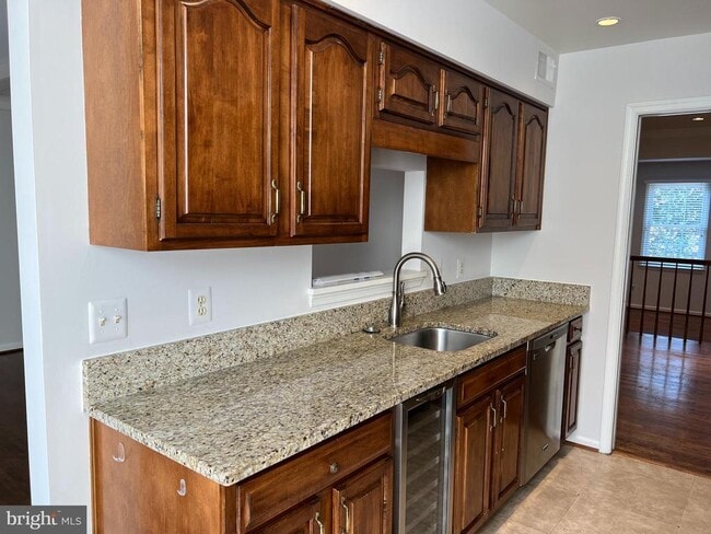 Building Photo - 5723 Brewer House Cir