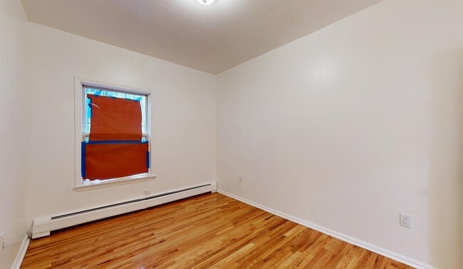 Building Photo - 604 4th St