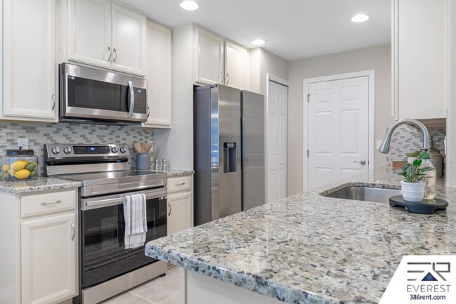 Building Photo - 10 Wildwood Pl