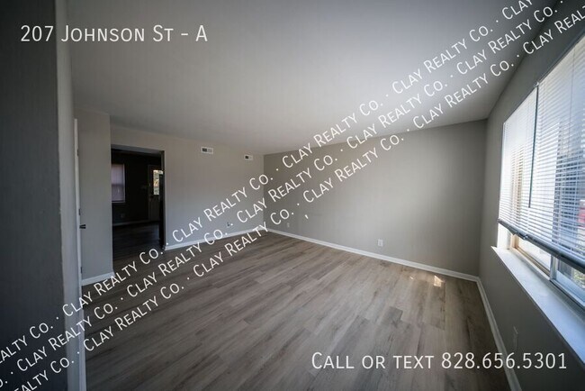 Building Photo - 207 Johnson St