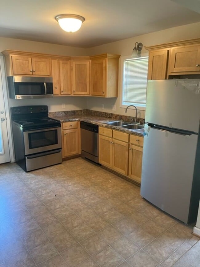 Building Photo - Cobblestone Trace- Oxford's Premier 55+ Co...