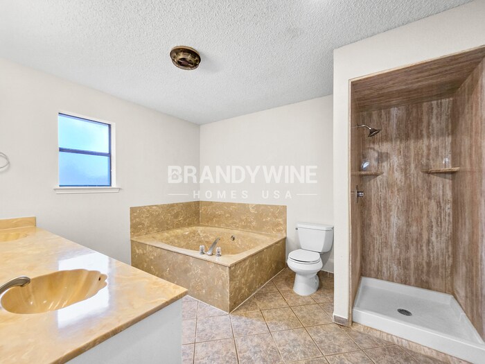 Building Photo - 6636 Valley View Dr