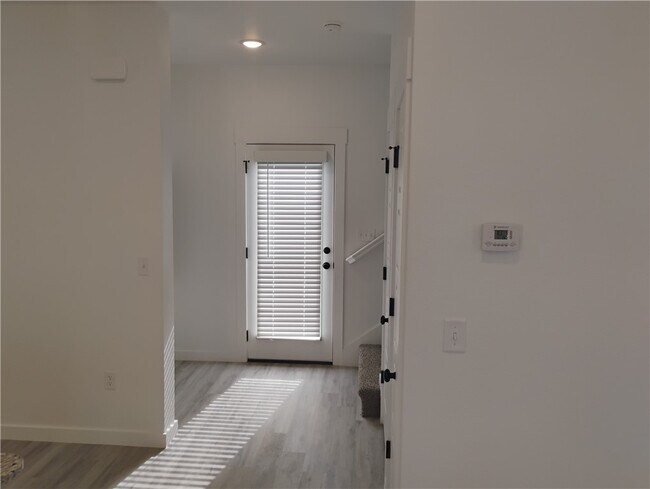 Building Photo - 840 Ventnor Ave
