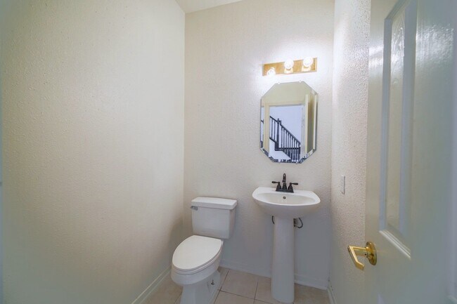 Building Photo - 11606 Canyon Woods Dr