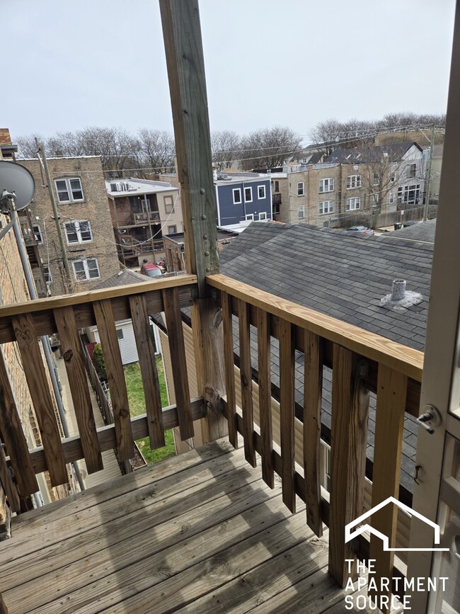 Building Photo - 2849 W Berteau Ave