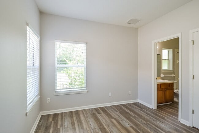 Building Photo - 1962 River Lagoon Trace