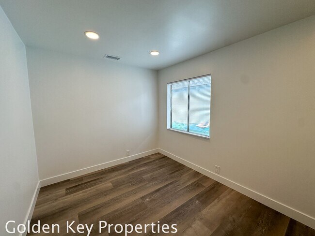 Building Photo - Beautifully remodeled single-level home in...