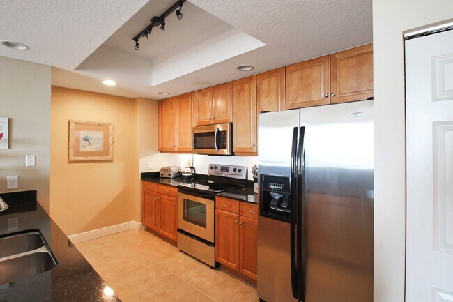 Building Photo - 800 N Tamiami Trl