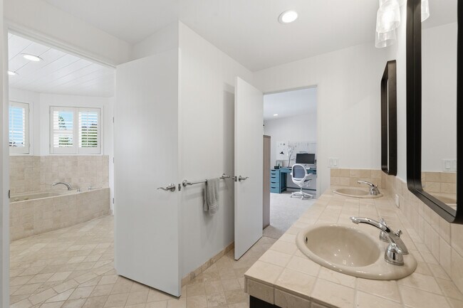 Building Photo - 28751 King Arthur Ct