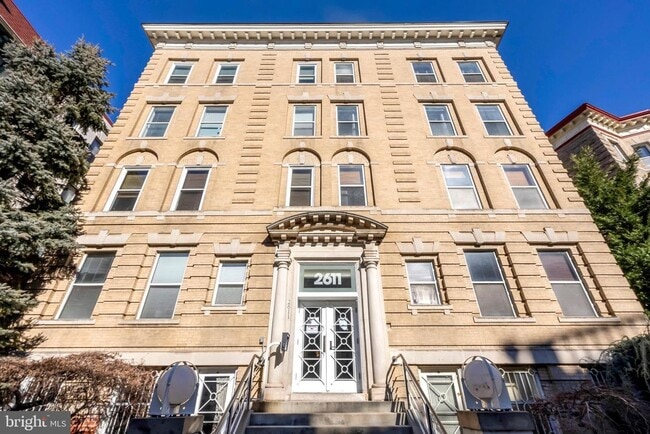 Building Photo - Sunny 1 bedroom/1 bath in Adams Morgan!