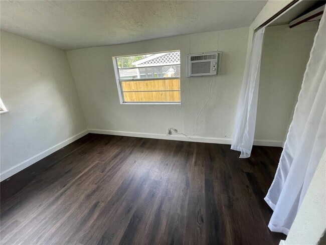 Building Photo - 1708 Ballard Park Dr