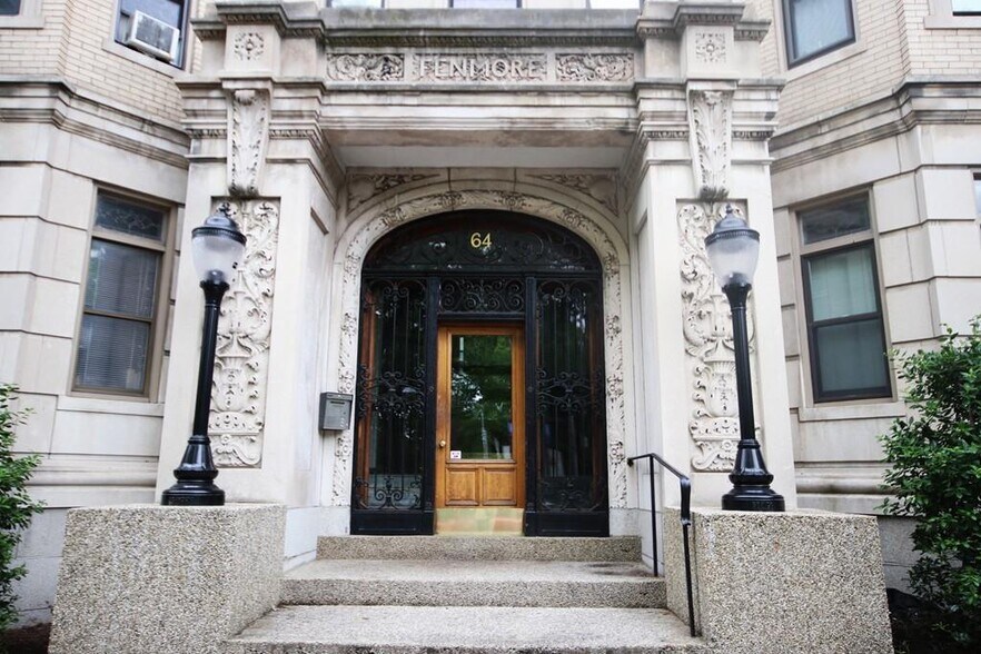 Building Photo - 64 Charlesgate E