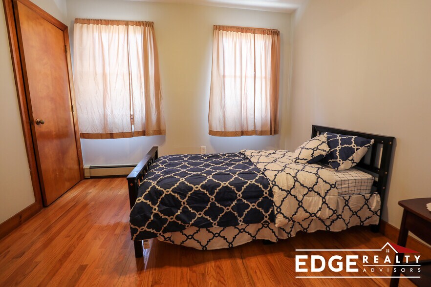 Building Photo - 42 Gerrish St