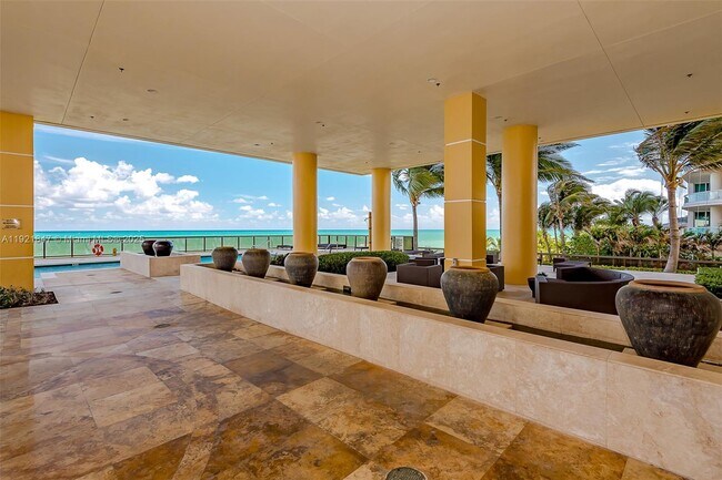 Building Photo - 16275 Collins Ave