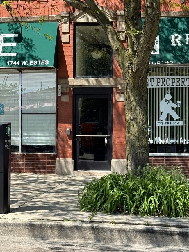 Building Photo - 1742 W Estes Ave