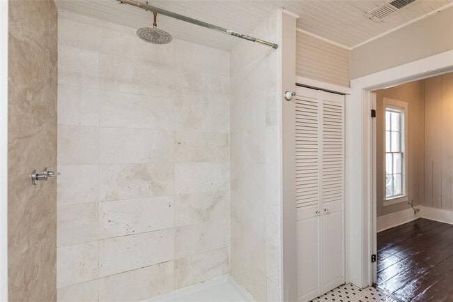 Building Photo - 2011 Decatur St