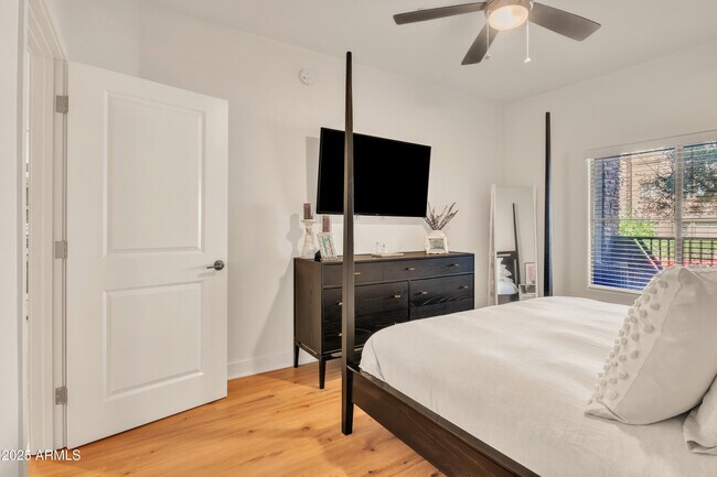 Building Photo - 5450 E Deer Valley Dr