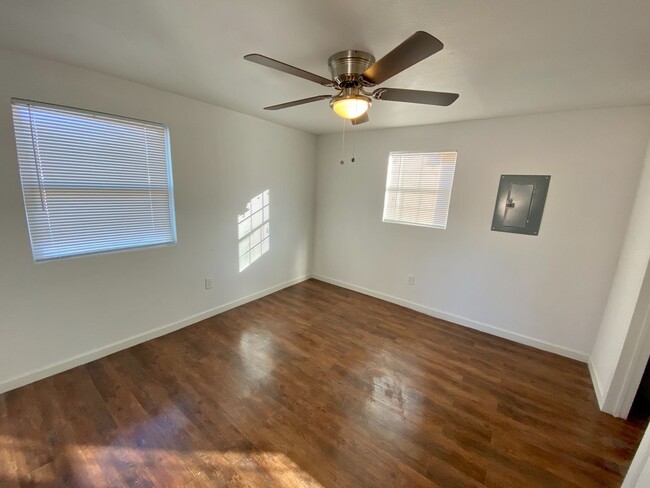 Building Photo - 1 Bed 1 Bath Home Available!
