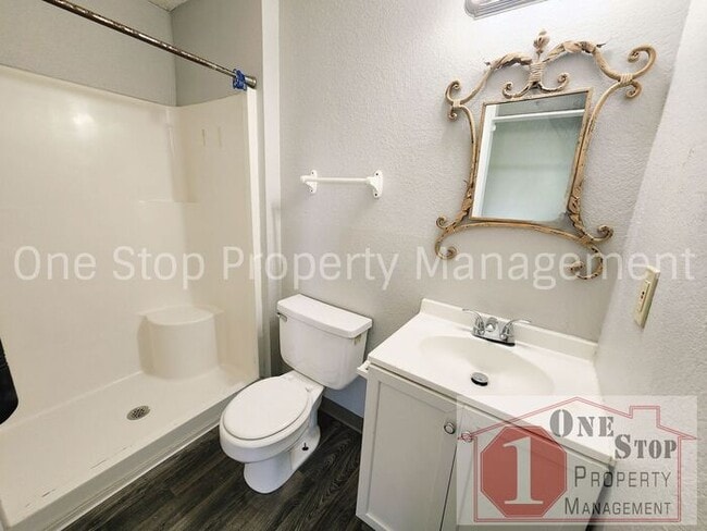 Building Photo - Gorgeous 3 Bedroom, 2 Bathroom, 2 Car Gara...