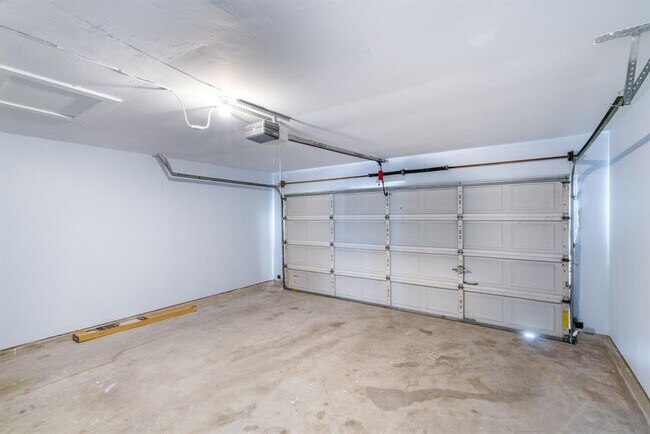 Building Photo - 4330 Heathfield Dr