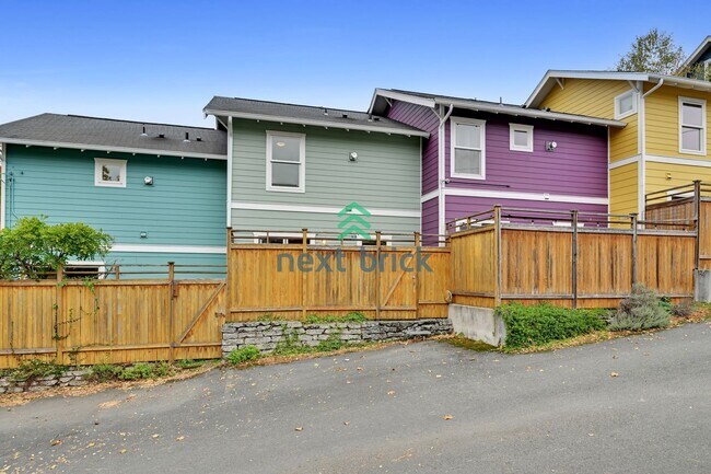 Building Photo - Live Easy in This Beautiful 2-Bedroom Condo