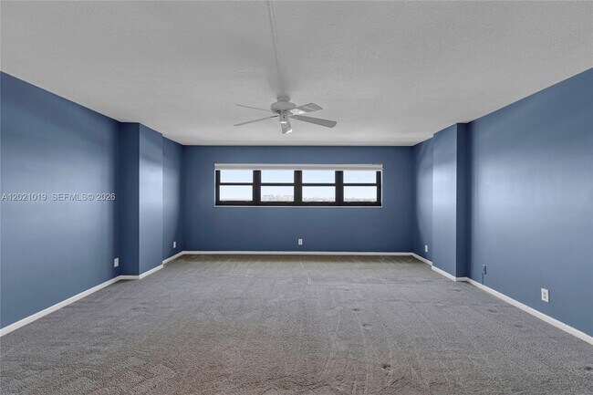 Building Photo - 3200 Port Royale Dr N