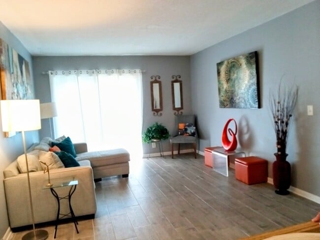 Building Photo - 500 Bonnie Blvd