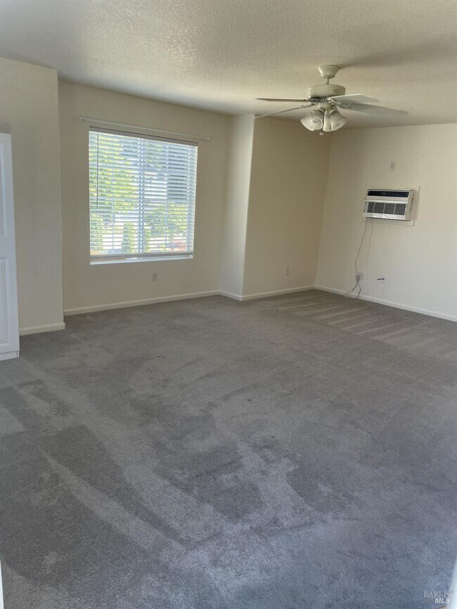 Building Photo - 203 Spur Ridge Ln