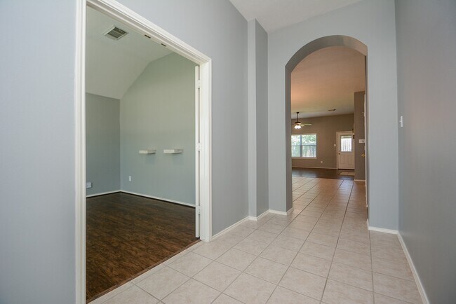 Building Photo - 24914 Oconee Dr