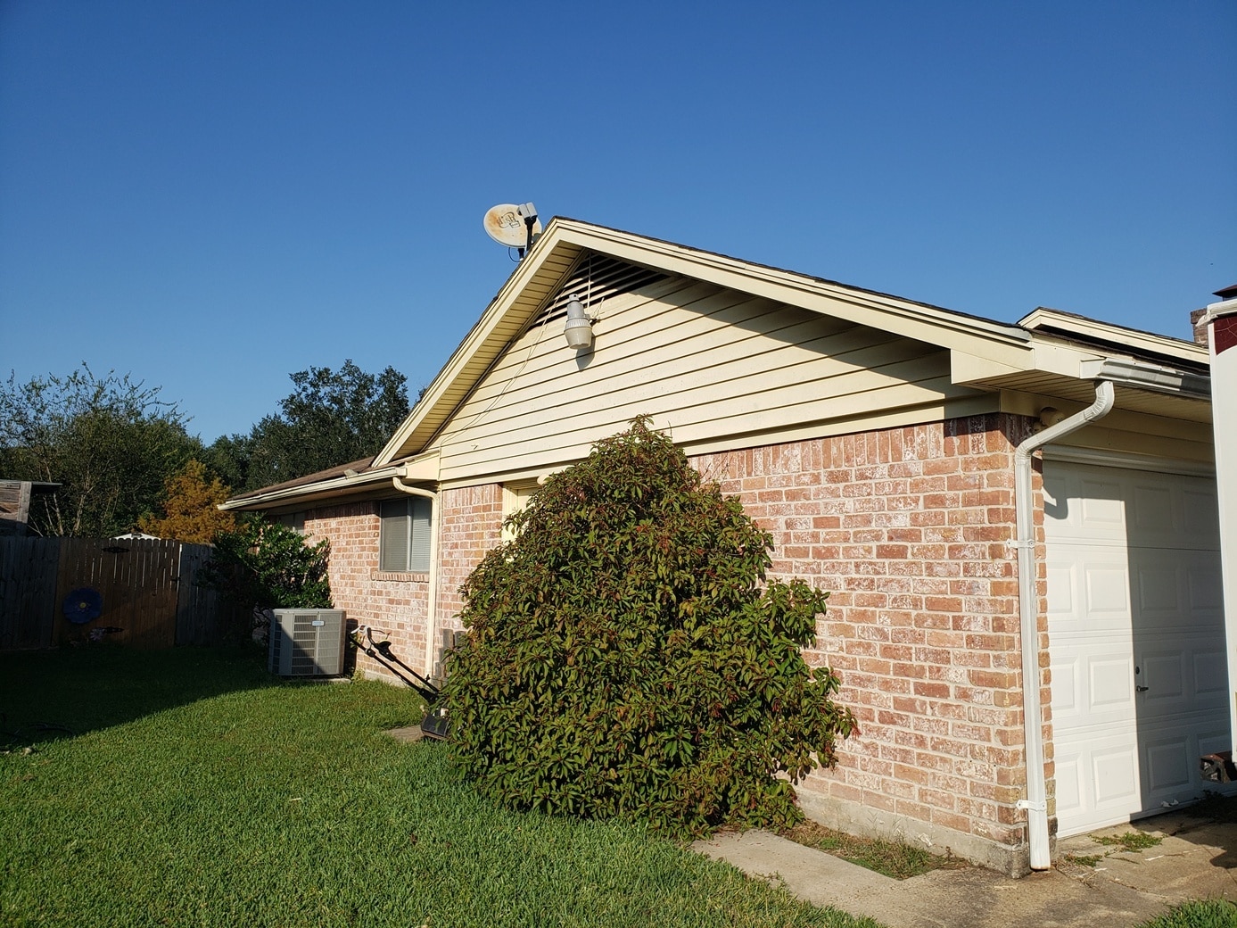 Building Photo - 13014 Maxim Dr