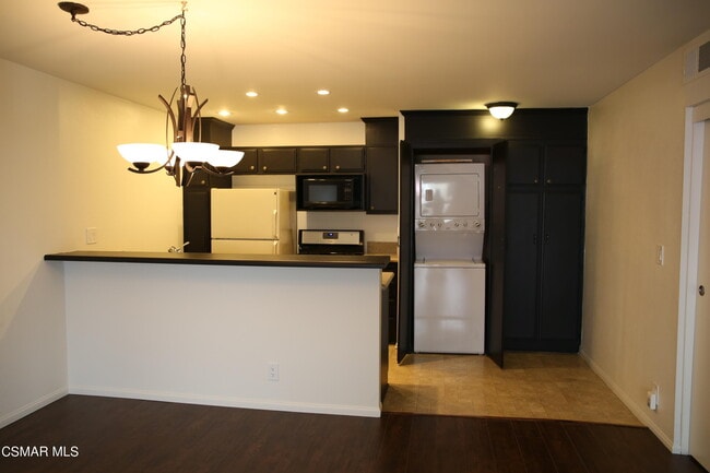 Building Photo - 8544 Independence Ave