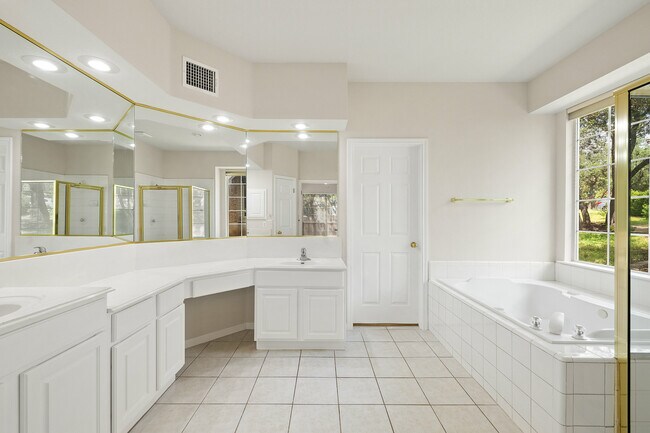 Building Photo - 11505 Leon Grande Cove