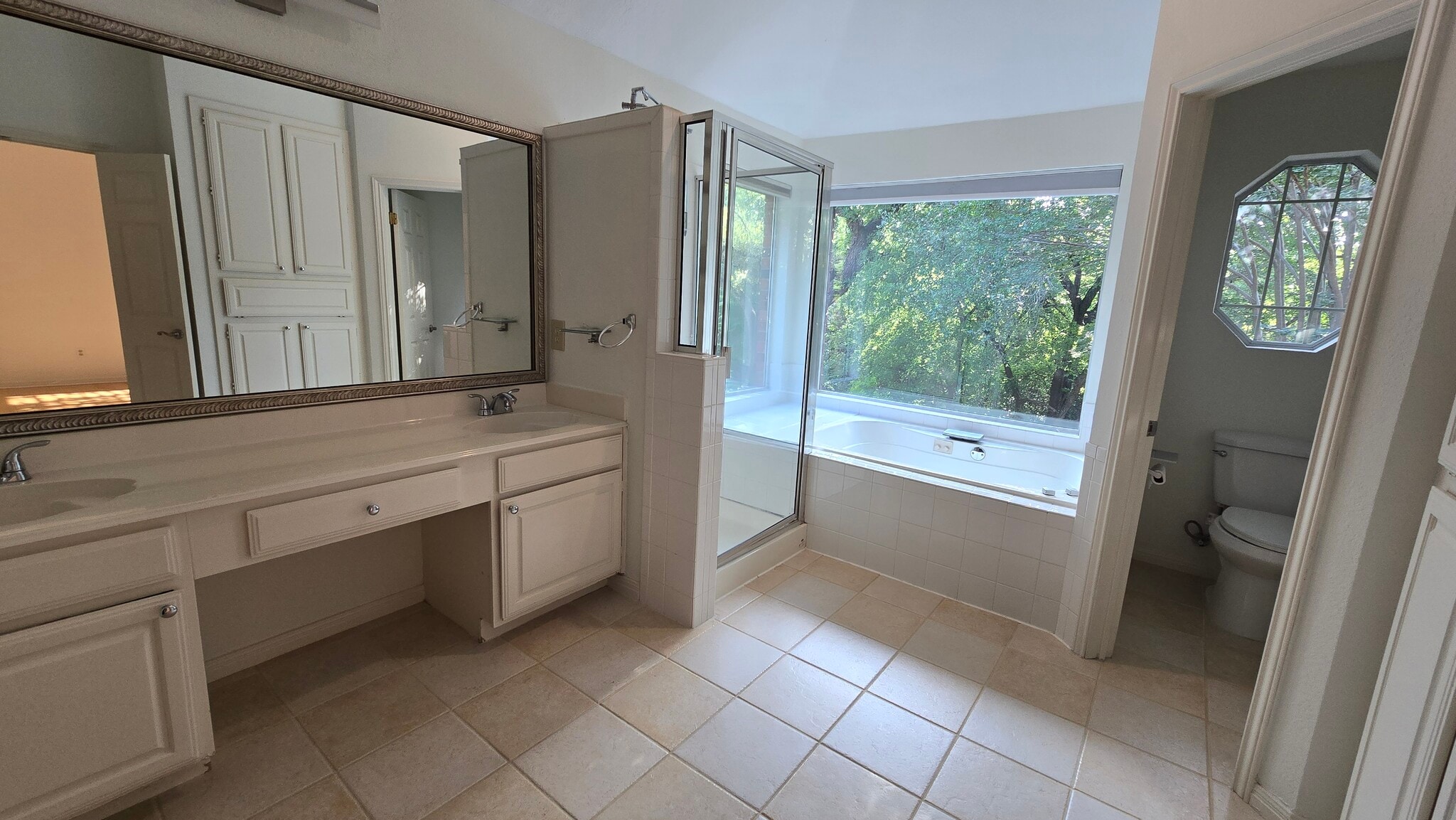 Primary bathroom - 3608 Rip Ford Dr