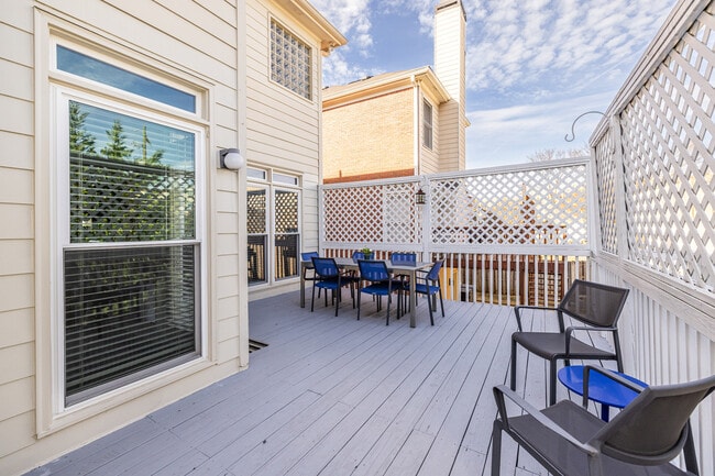 Building Photo - 2454 Vivian Cir