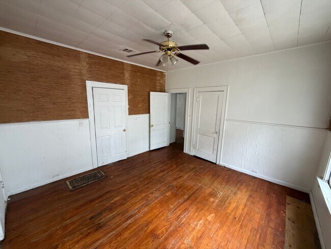 Building Photo - 132 E Jordan St