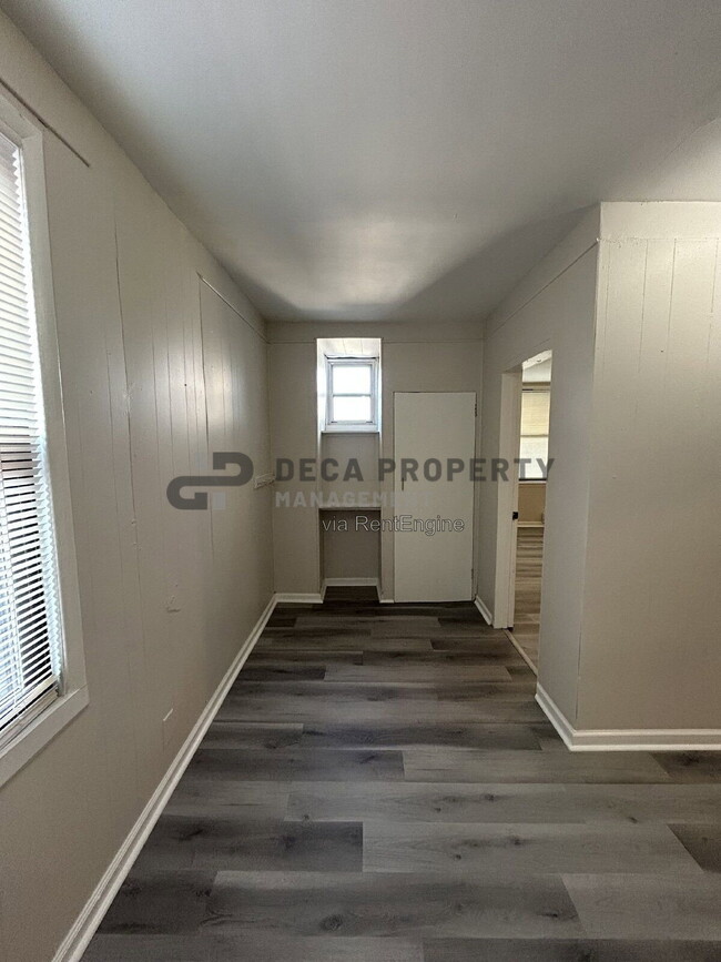 Building Photo - 205 Schirmer St