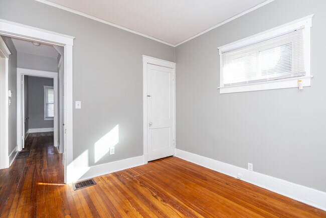 Building Photo - 1220 Manitau Ave