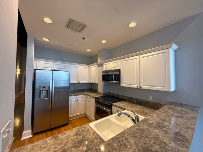 Building Photo - The Ivey's