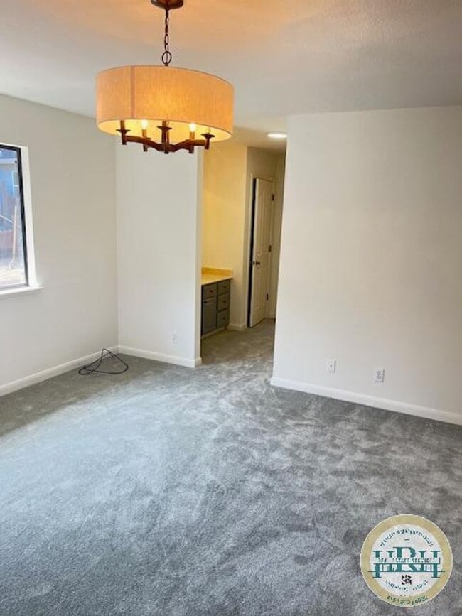 Building Photo - Spacious 3BR|2.5BA Home in the heart of Br...