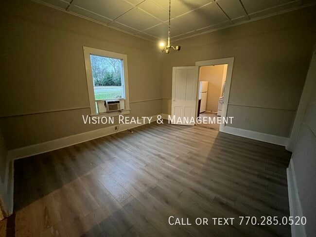 Building Photo - 910 Truitt Ave