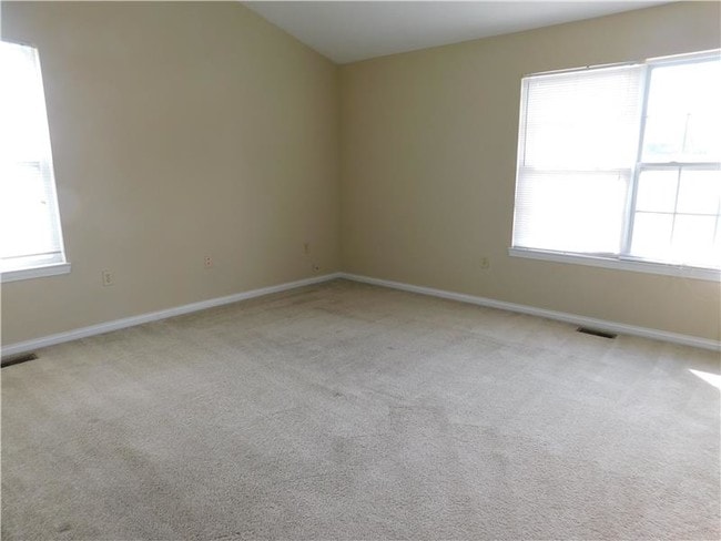 Building Photo - 476 Rosebud Cir