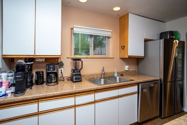 Building Photo - Adorable Ranch in Downtown Colorado Springs!